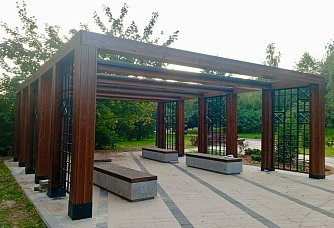 Осень в стиле комфорта: трибуны, указатели, вазоны, перголы