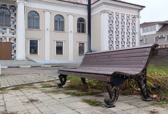 «Хоббика» держит темп: перголы, парковки, скамейки, урны