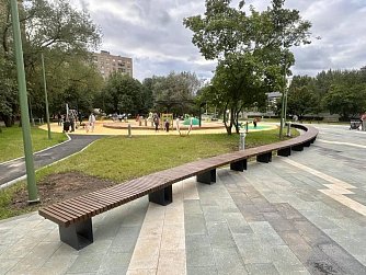 Фотогалерея августа: эстетика парковых скамеек и качелей